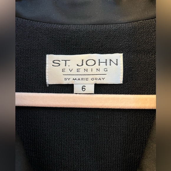 Vintage Tuxedo, St. John, size 6. Santana knit, Swarovski crystal buttons. - Picture 7 of 8